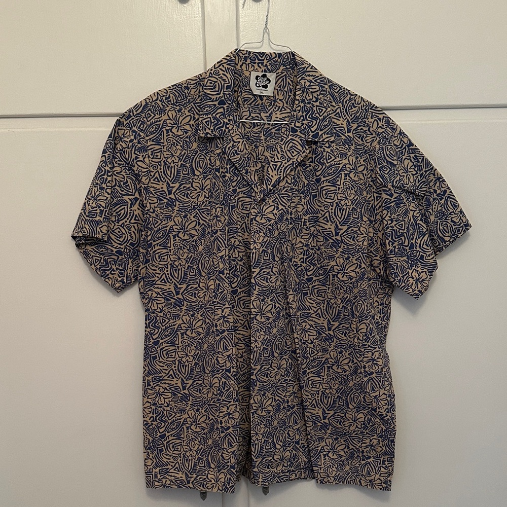 LIKE NEW Hilo Hattie Navy and Beige Tropical Hawaiian Floral Men's Shirt